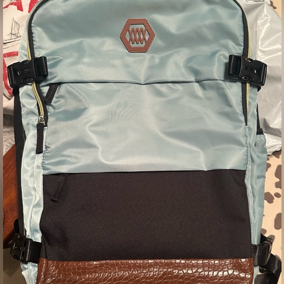 It is Well Boutique Travel Large Backpack multi pocket NIP Available Grass Green - Picture 9 of 9